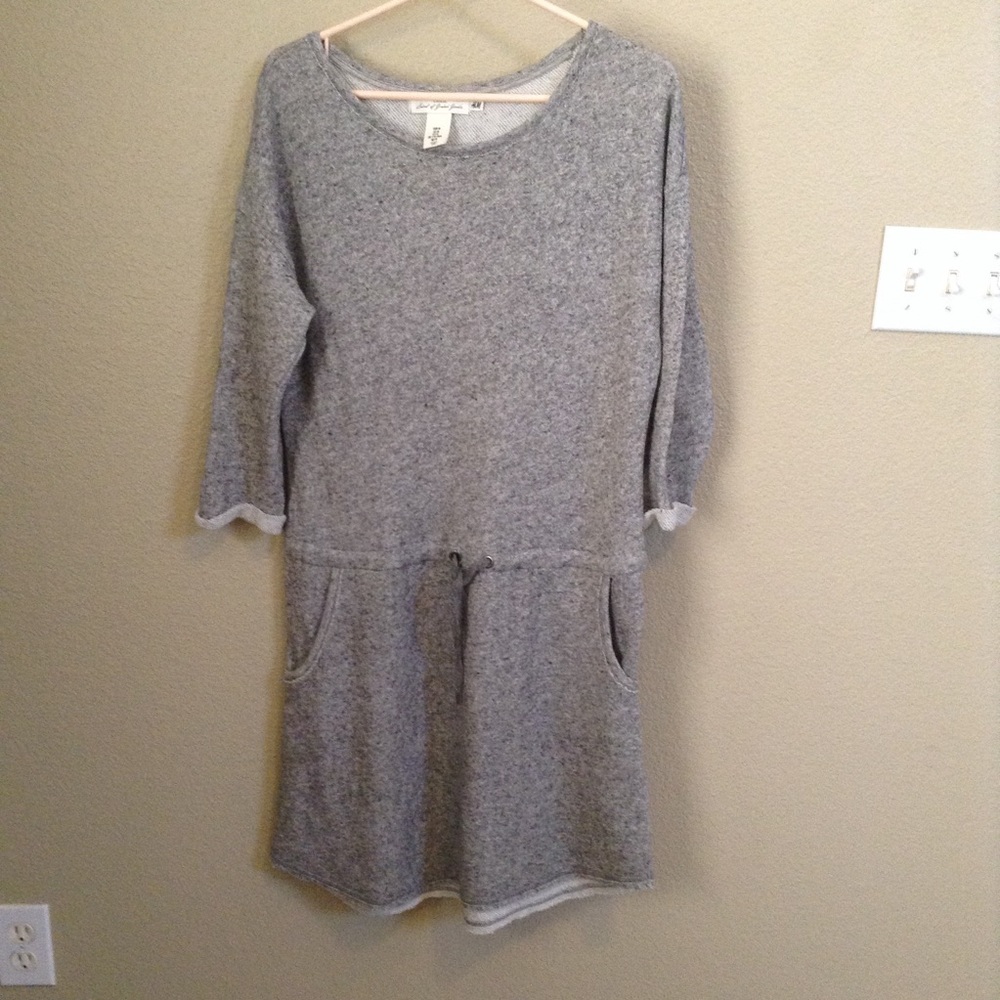 H&M. LOGG. Sweatshirt Dress. 🌿 - Picture 1 of 7